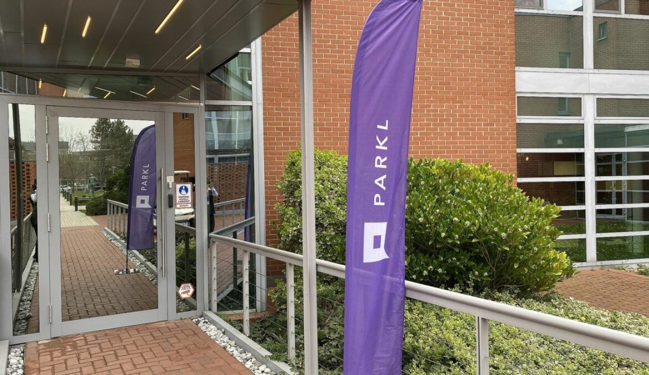 Több mint 1,5 milliárd forintos befektetést kapott az okos parkolással és elektromos töltőüzemeltetéssel foglalkozó Parkl