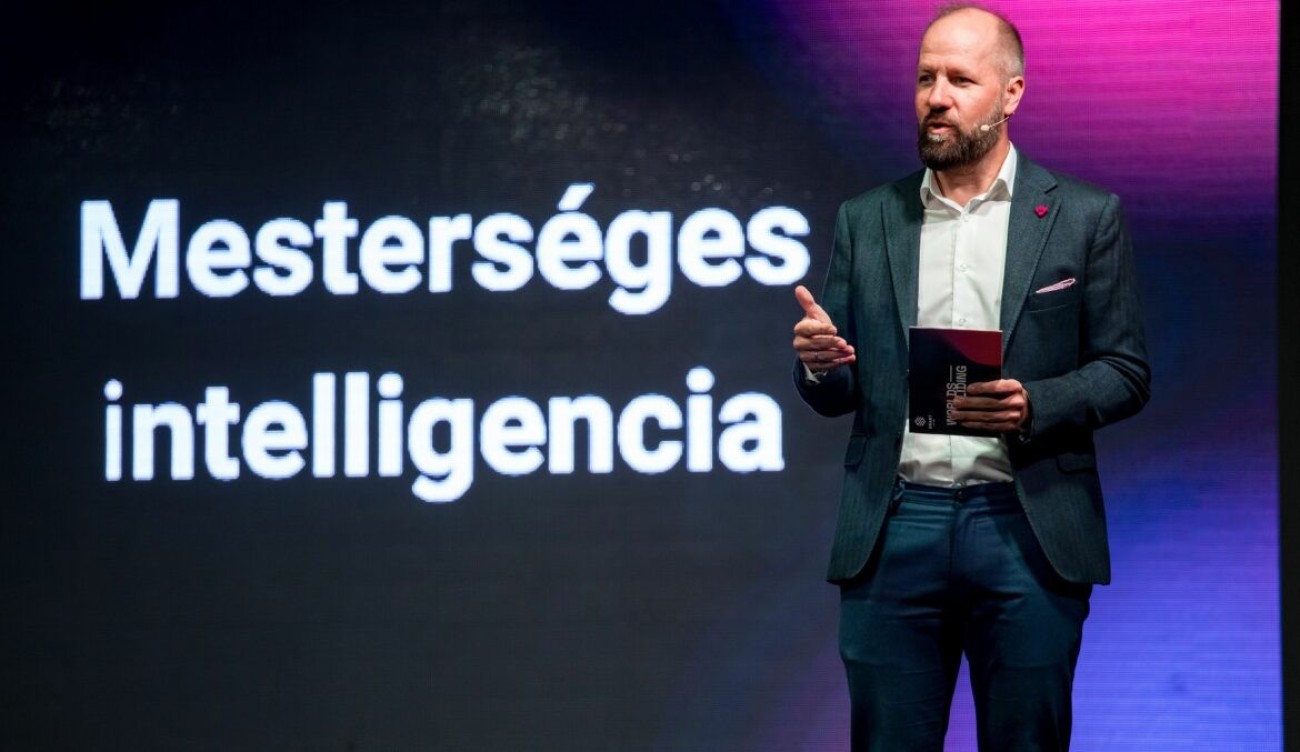 Vinnai Balázs: Pár év múlva lehet, már nem én, hanem egy AI hasonmásom fogja megnyitni a SMART Konferenciát