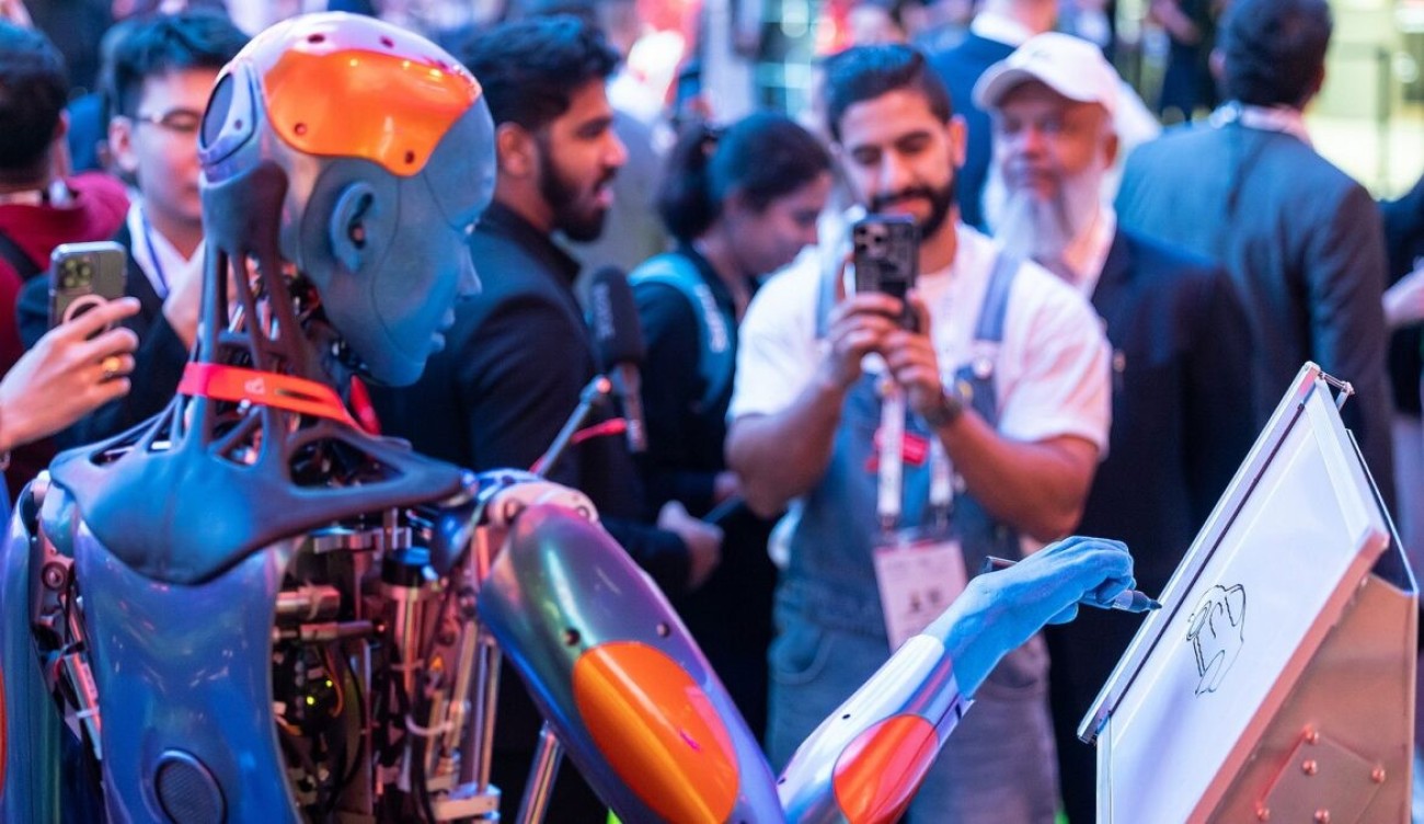 Egy nyitott, bátor és együttműködő európai digitális gazdaság újjáélesztése a 200 milliárd eurós AI-ambíciók közepette